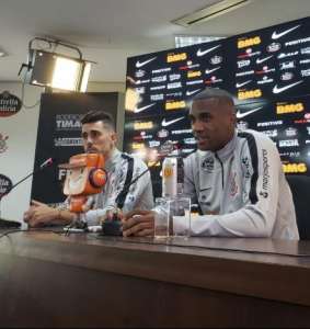 Marllon comenta possibilidade da chegada de Gil: 'Muito bom para o Corinthians'