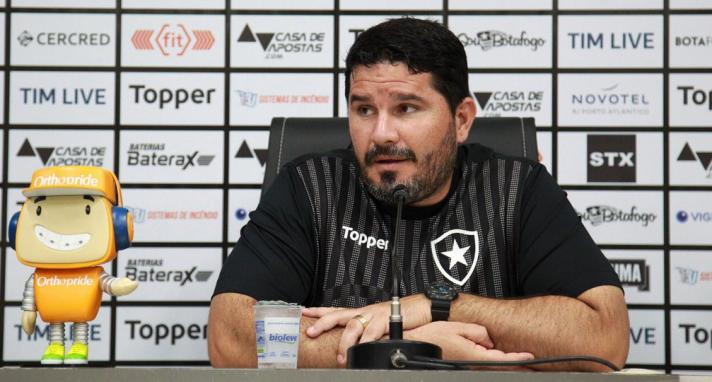 Barroca tem dúvida para montar Botafogo