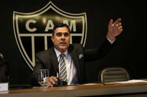 Justiça condena torcedor a pagar R$ 10 mil ao presidente do Atlético-MG