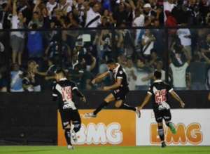 Após 1ª vitória no Vasco, Luxemburgo evita empolgação: 'Felicidade controlada'