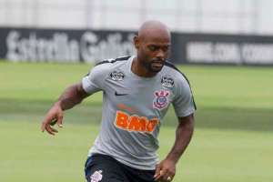 Corinthians tenta superar seis desfalques para vencer Cruzeiro