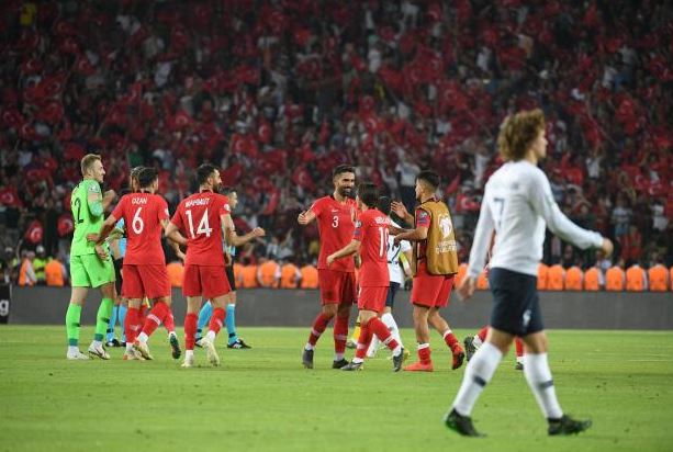 ELIMINATÓRIAS EURO: França perde para Turquia em confronto direto pela liderança