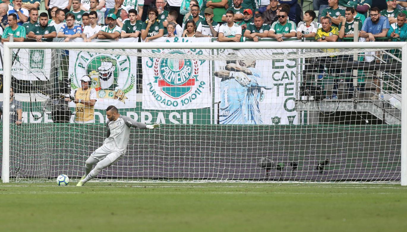 Goleiro do Palmeiras comemora boa atuação contra ex-clube