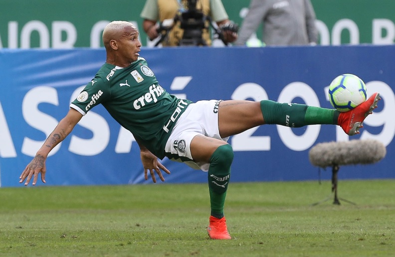 Atacante sai em defesa do “futebol feio” apresentado pelo Palmeiras
