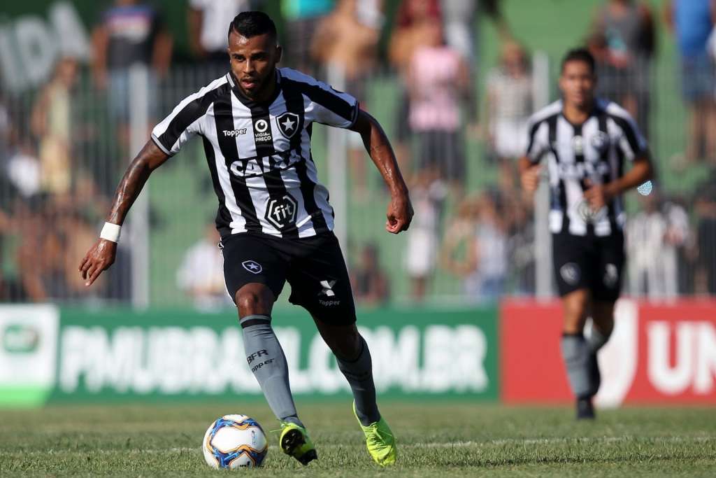Alex Santana valorizou a vitória do Botafogo