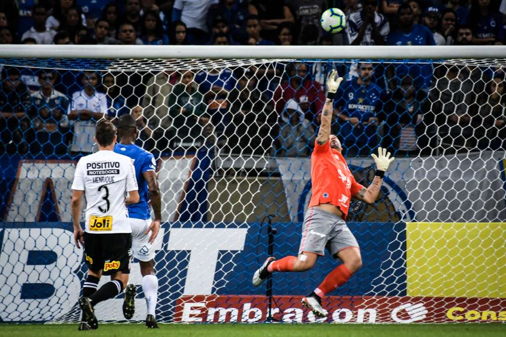 Michel é dúvida, e lateral direita vira problema para o Corinthians