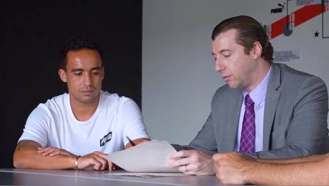 Documentário mostra bastidores do futebol e relação entre agente e jogadores