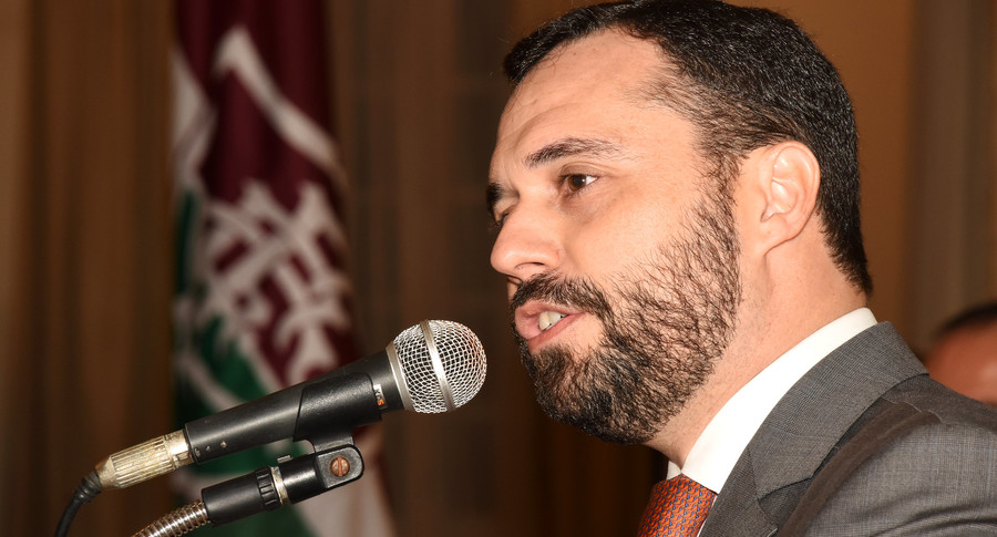 Mário Bittencourt toma posse como presidente do Flu e promete ‘pensar grande’