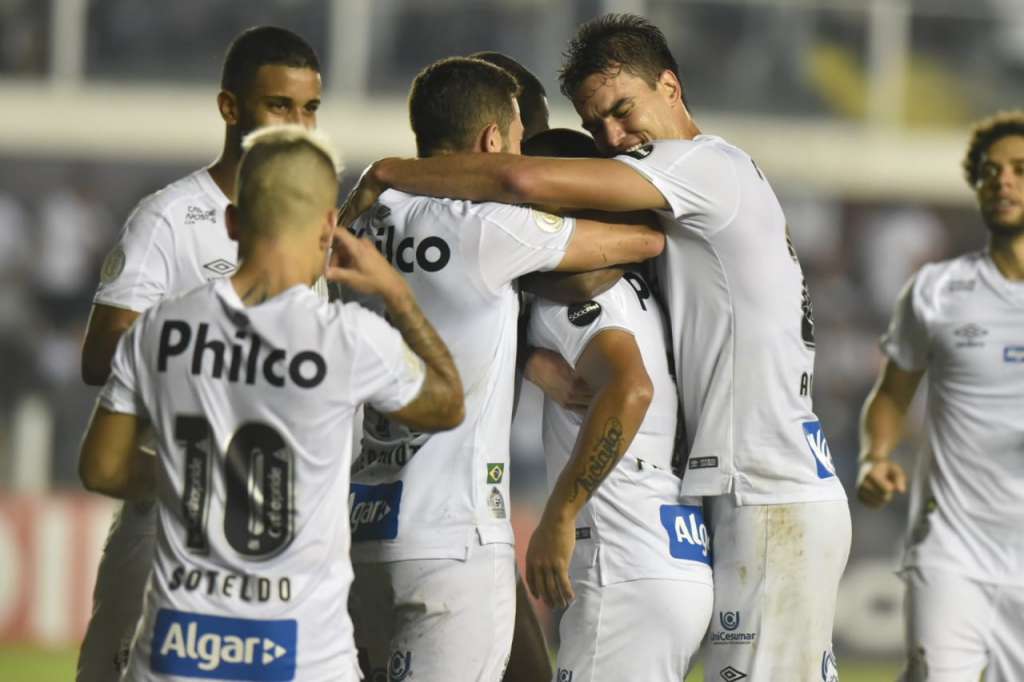 Único titular nos 8 jogos do Santos no Brasileiro, Lucas Veríssimo será desfalque