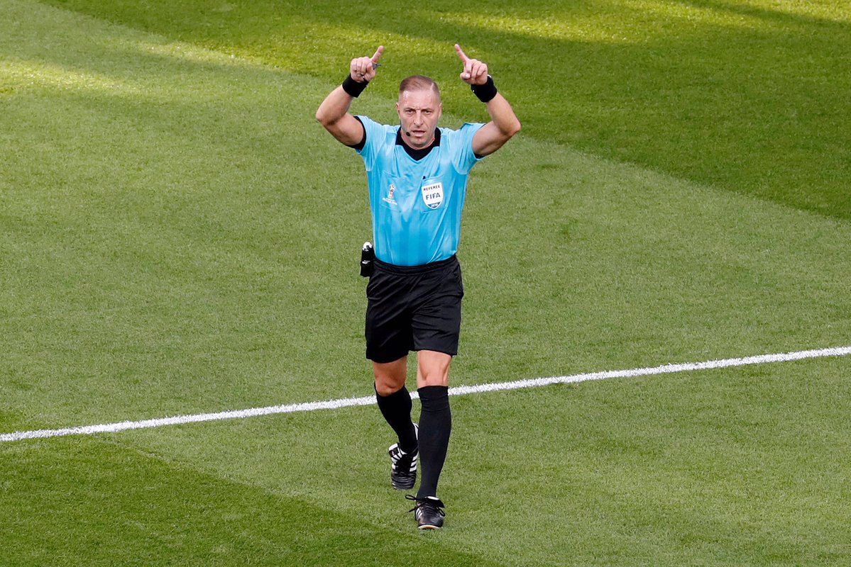 Árbitro da final da Copa do Mundo de 2010 conta por que não