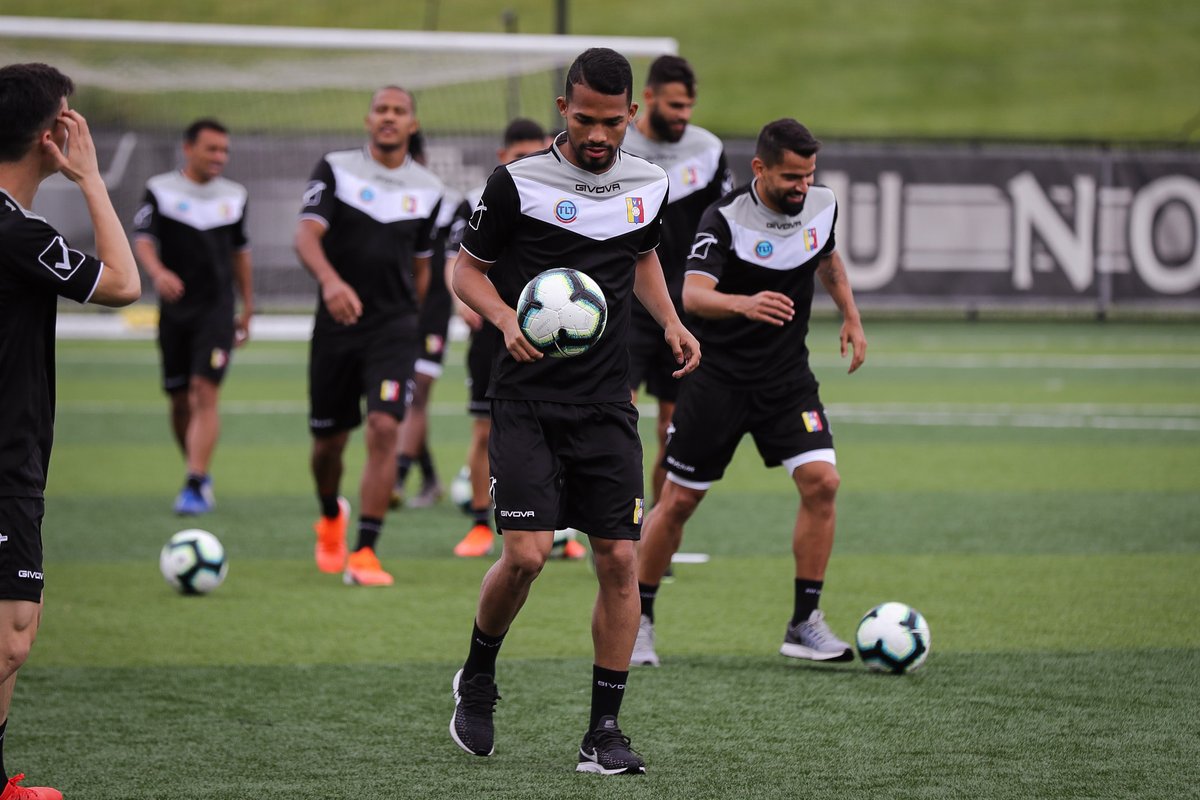 Ainda sem Soteldo, Venezuela chega a Porto Alegre para estreia na Copa América