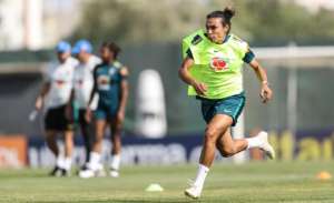 Mundial Feminino: Marta treina com bola e aumenta chances de enfrentar a Austrália