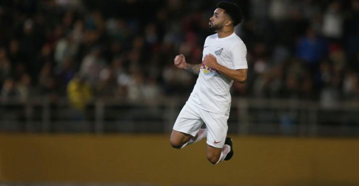 Bragantino vence o América