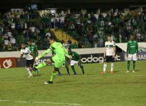 No 4-3-3, Seleção FI da Série B tem goleiro-artilheiro e maestros
