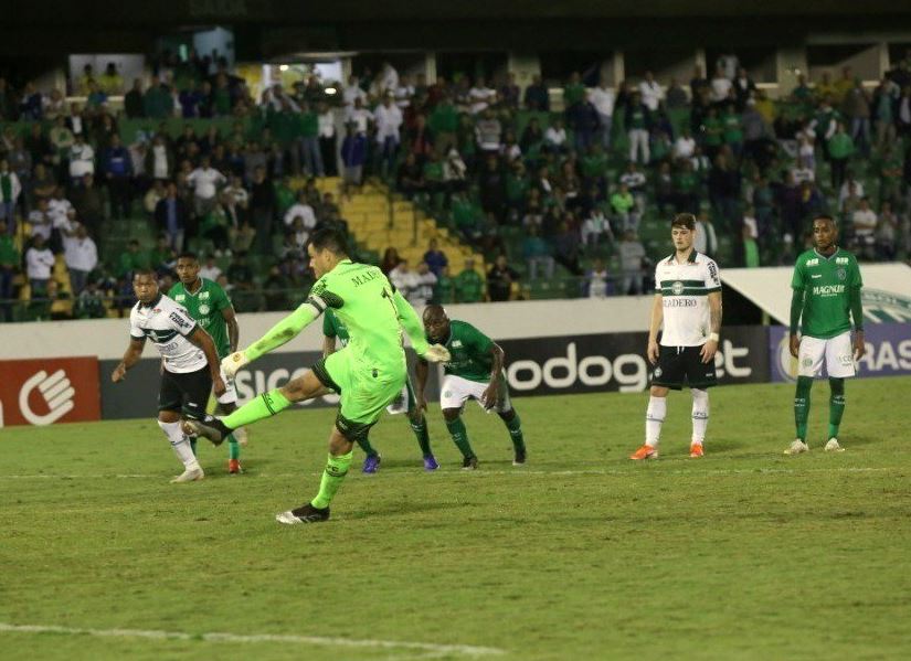 No 4-3-3, Seleção FI da Série B tem goleiro-artilheiro e maestros