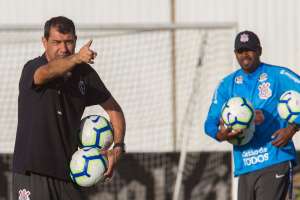 Santos desafia boa fase da defesa corintiana em clássico na Vila Belmiro
