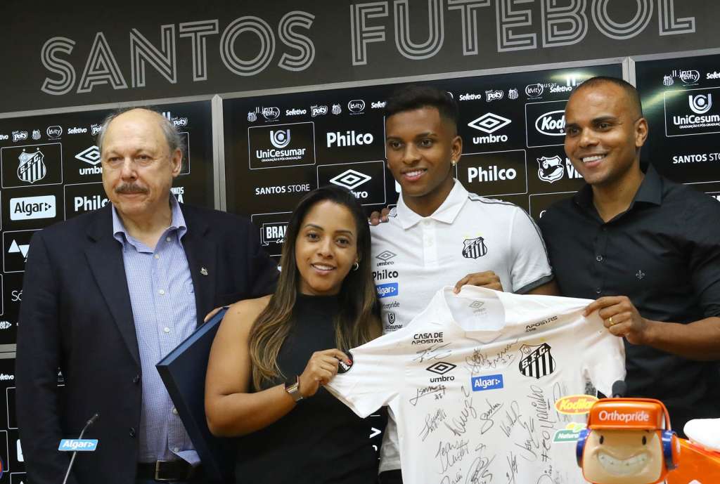 Presidente Peres não poupou críticas à CBF. (Foto: Maurício de Souza/Estadão Conteúdo)