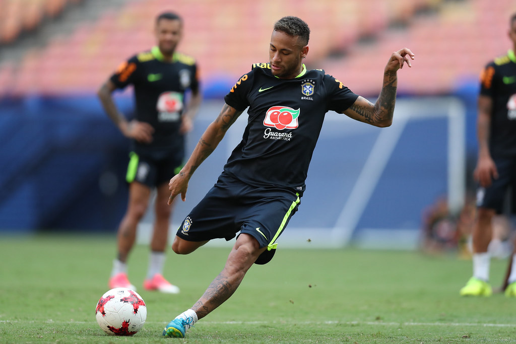 Filho da modelo que acusa Neymar de estupro passa por acompanhamento psicológico