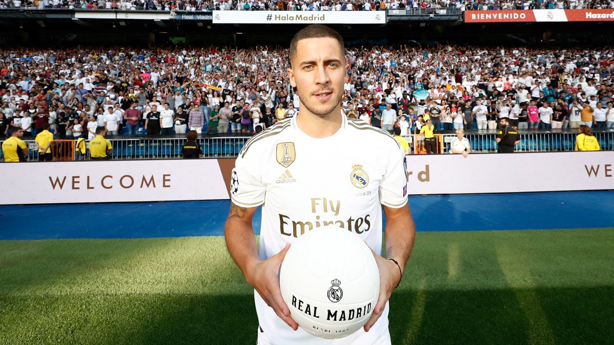 Hazard é recepcionado por 50 mil torcedores do Real e assina contrato de 5 anos