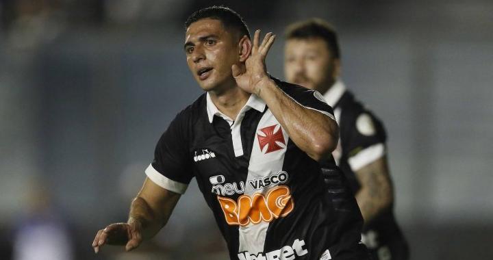 Herói do Vasco, lateral elogia torcida e prevê melhora após Copa América