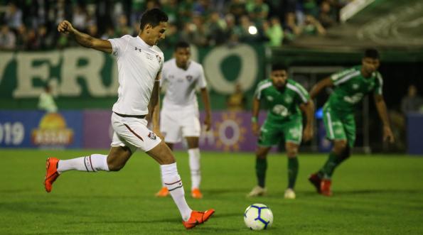 Após levar cusparada, Ganso não poupa críticas à torcida da Chapecoense