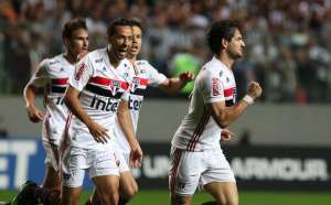Cuca quer criar 'família São Paulo' durante paralisação para a Copa América