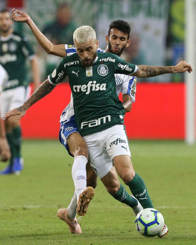  Com estilo particular, meia Lucas Lima dá a volta por cima no Palmeiras