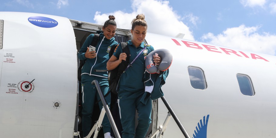 Copa do Mundo Feminina: Seleção desembarca em Lille e faz treino regenerativo
