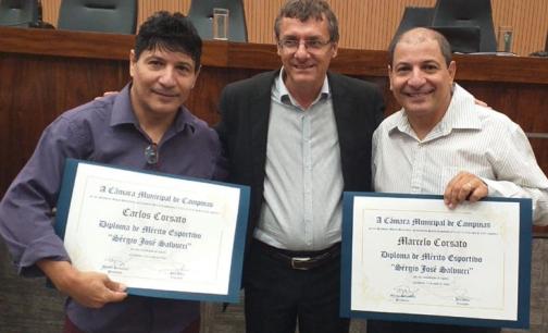 Carlos, à esquerda, e Marcelo, à direita: diplomados