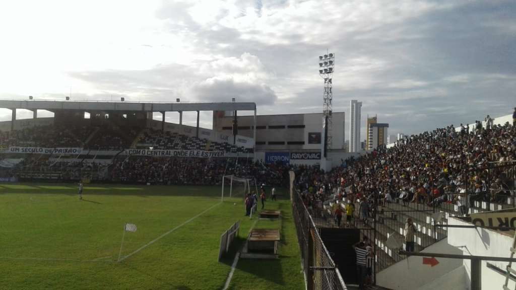 Mais de 5 mil torcedores compareceram ao Lacerdão para acompanhar o jogo no centenário do Central-PE (Foto: Carlos Recupero / Central SC) - Carlos Recupero / Central SC