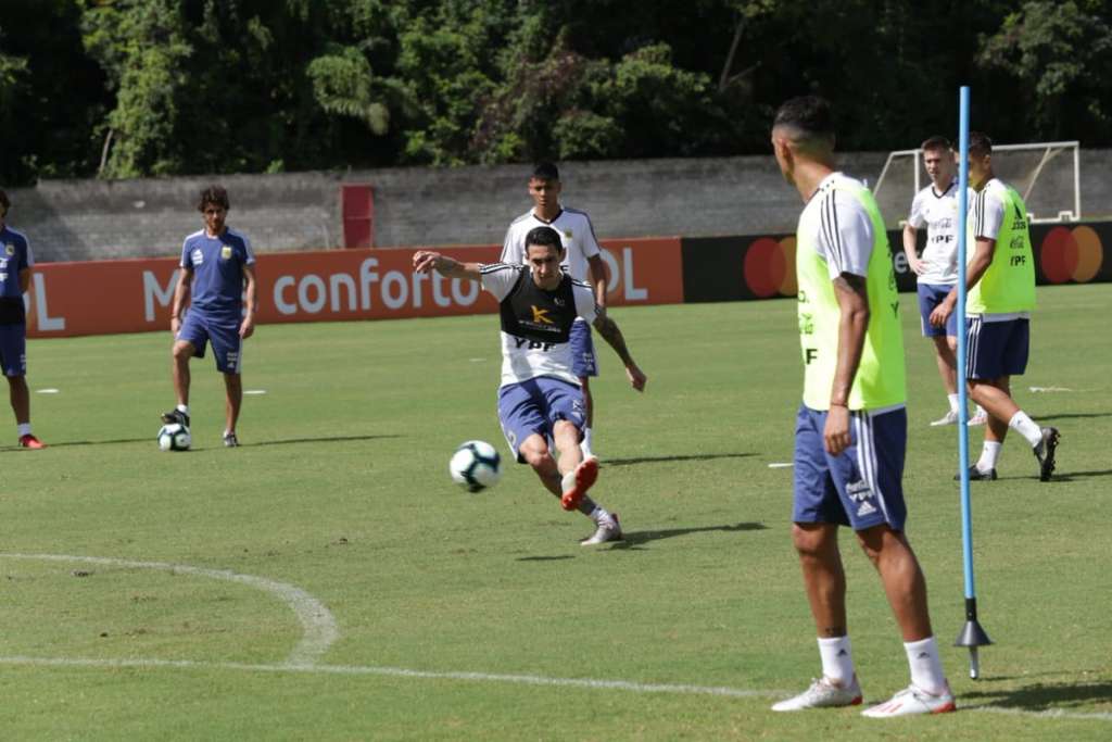  Em clima pesado, Argentina volta aos treinos no CT do Vitória
