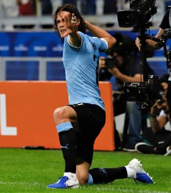 Copa América: Cavani e Suárez evitam clima de euforia após goleada do Uruguai