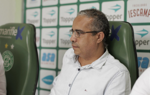 Presidente do Guarani erra números ao explicar média de gols de Michel Douglas