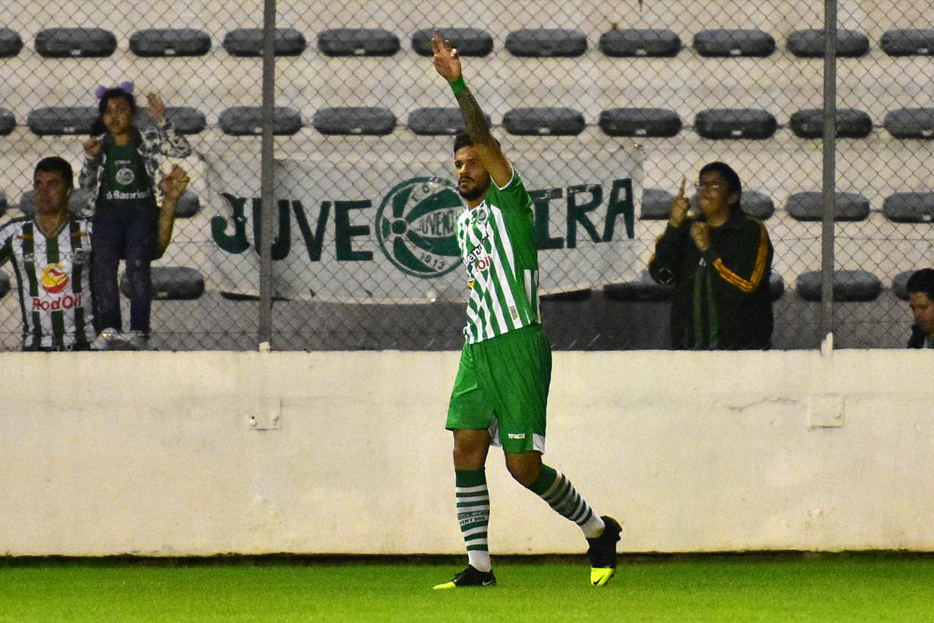 Seleção FI da Série C tem atacantes rivais e meio de campo azulino