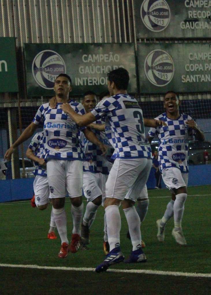 Dudu Mandai vem se destacando pelo Zeca. (Foto: Eduardo Torres / EC São José)