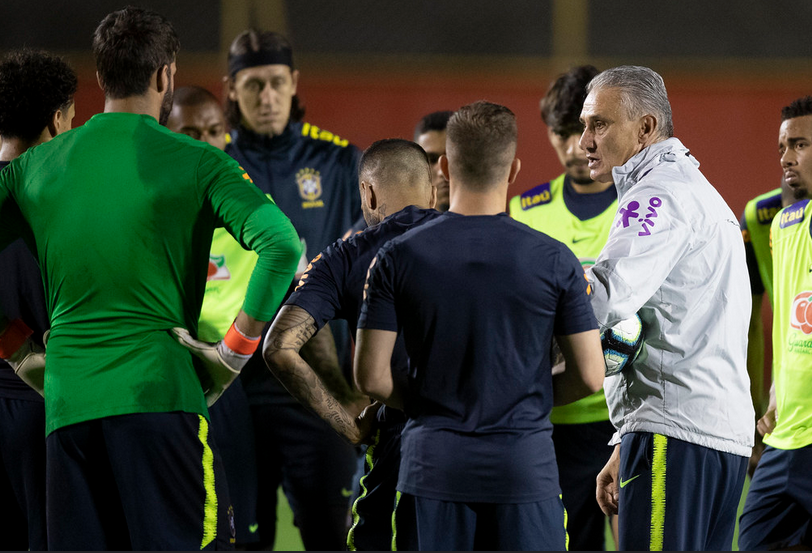 Tentando se aproximar de torcida, Brasil encara Venezuela em Salvador