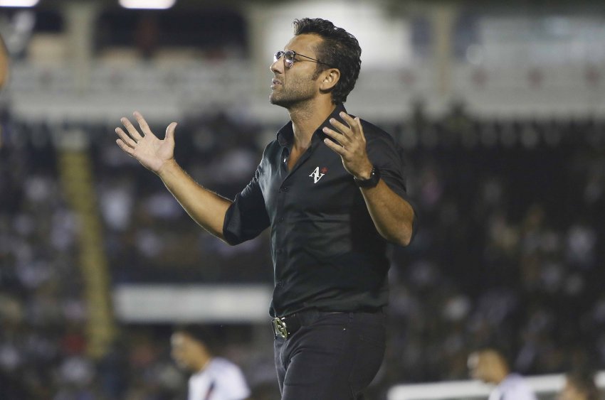 Alberto Valentim, ex-Vasco, deve assinar com outro clube do Brasileirão