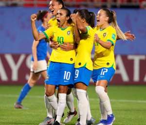 Itália 0 x 1 Brasil - Marta, sempre ela, coloca seleção nas oitavas de final!