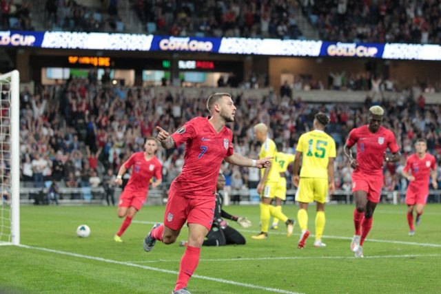 Estados Unidos goleiam e Panamá vence na estreia na Copa Ouro