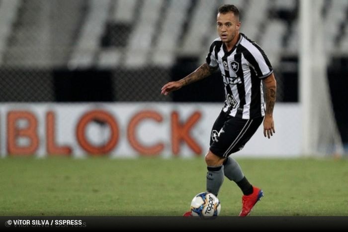 Troca-troca: Chapecoense quer devolver um meia ao Botafogo e contratar outro