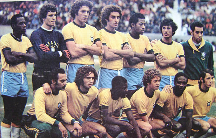 Pedrinho, primeiro jogador agachado depois do massagista, na Seleção Olímpica de 1972