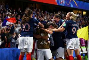 Com queda chilena mesmo com vitória, seleção feminina pegará França nas oitavas