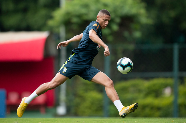 Copa América: Tite ordena seleção a finalizar mais vezes de fora da área