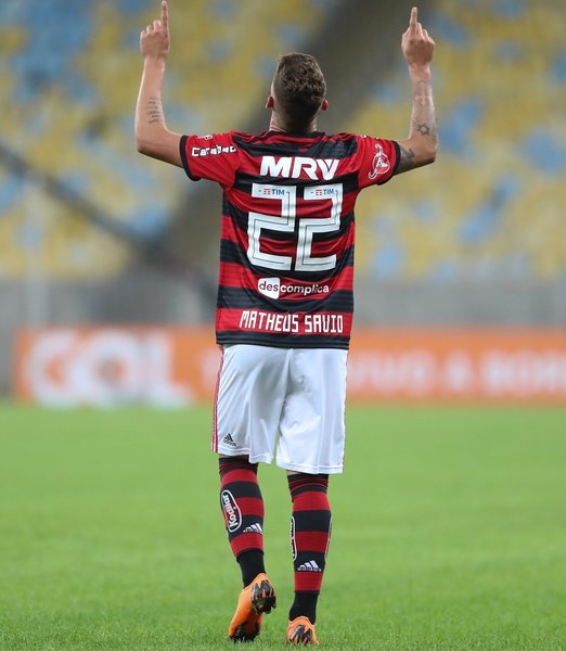 Flamengo negocia meia emprestado ao CSA com o futebol japonês