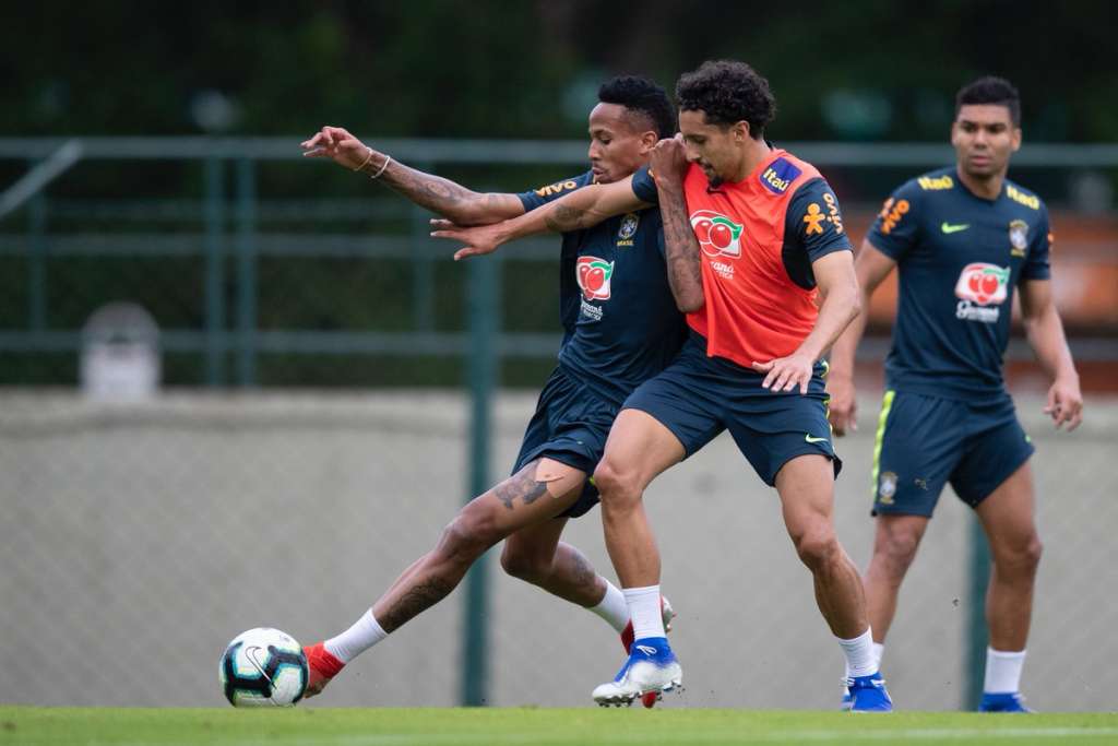 Tite esconde formação titular do Brasil antes de jogo contra o Peru