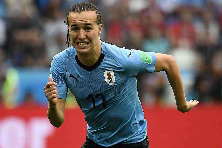 Uruguai confirma lesão muscular de Laxalt, mas não estipula tempo de recuperação