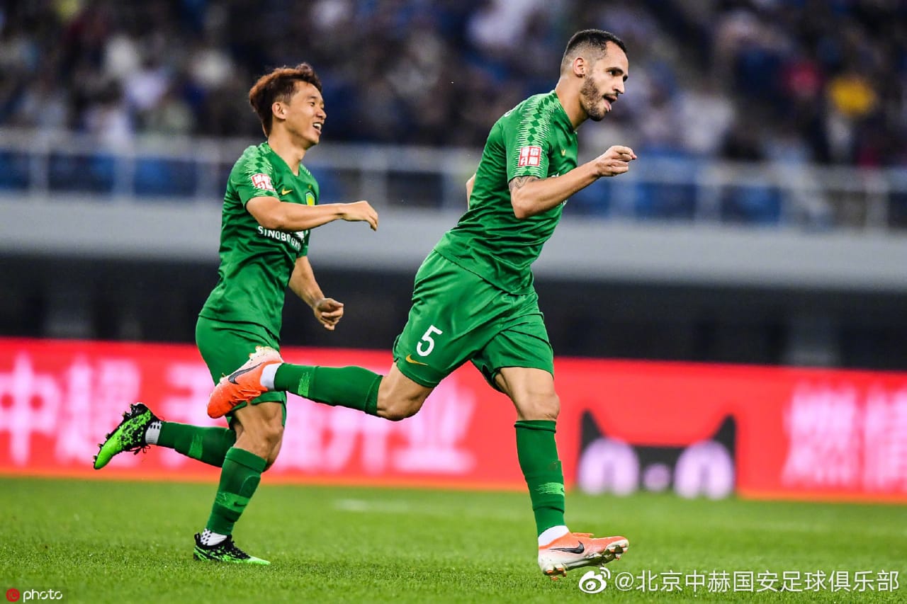 Em tarde de Seleção Brasileira, Renato Augusto marca golaço na China