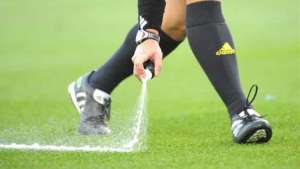 Uso do spray no futebol causa ação na Justiça contra a Fifa