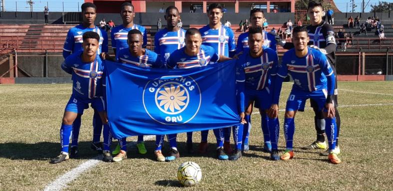 Guarulhos (posado) empatou com o líder União Suzano