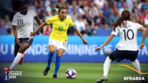 Marta faz apelo para jogadoras após queda: 'O futebol feminino depende de vocês'